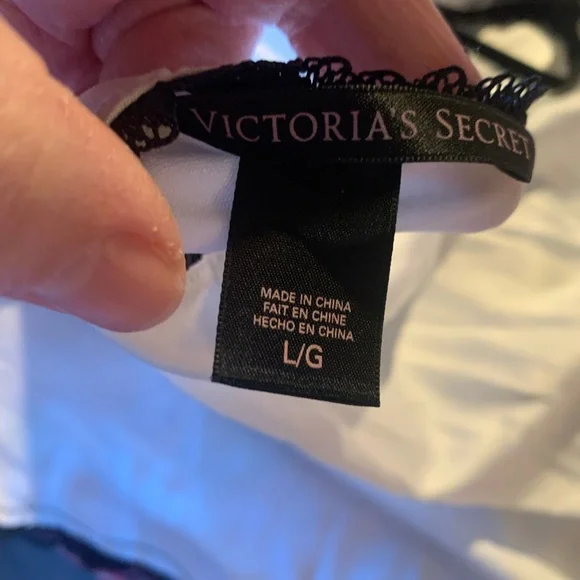 Victoria's Secret White with Black Lace Size Large nightgown - Picture 8 of 8